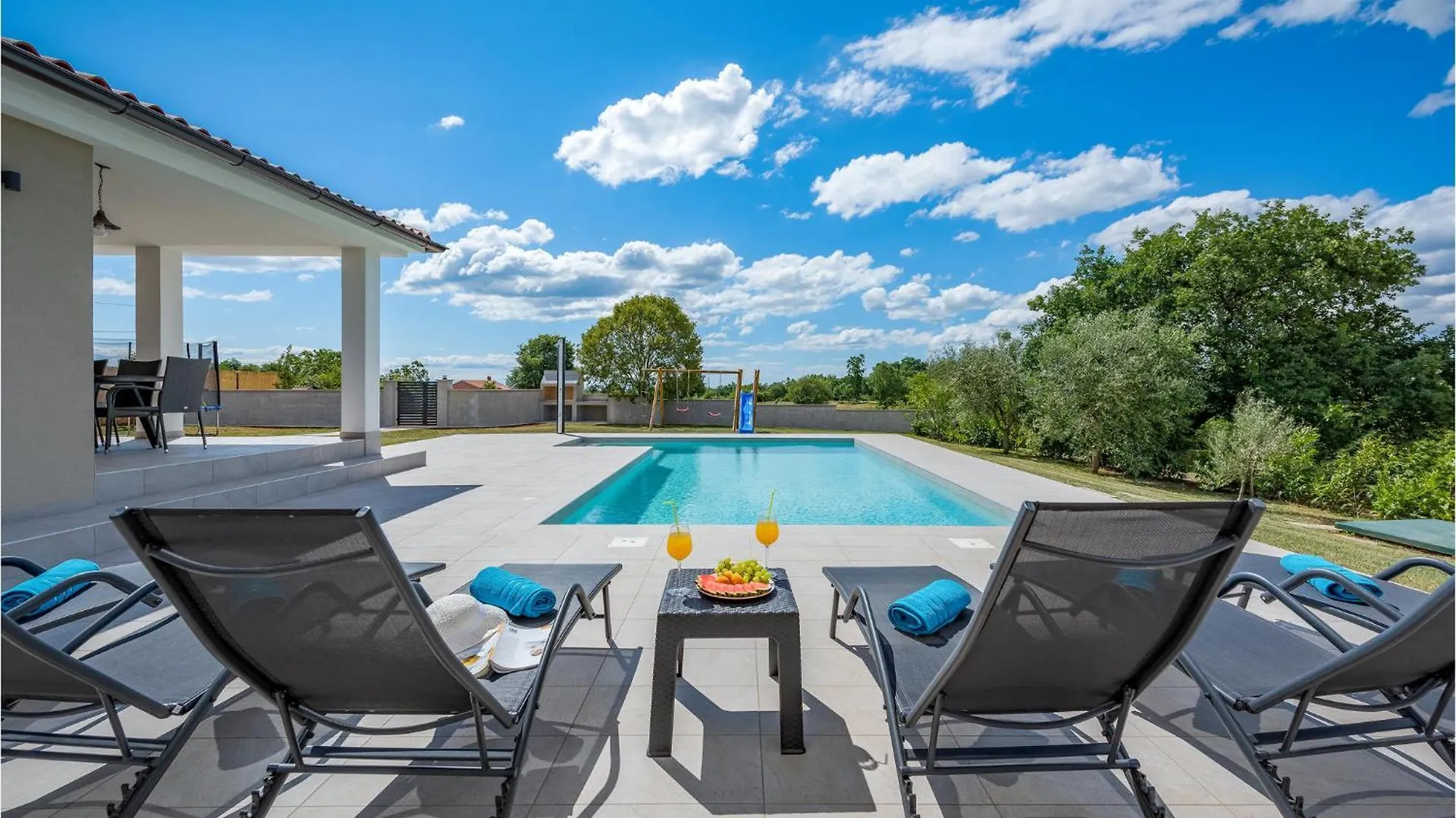Beautiful home in Barban w/ Outdoor swimming pool&4 Bedrooms Kroatië